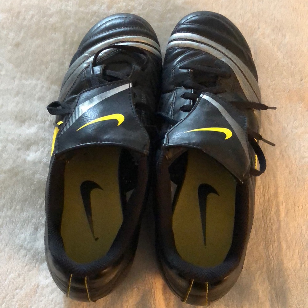 Men’s/Boys Nike cleats size 8 1/2